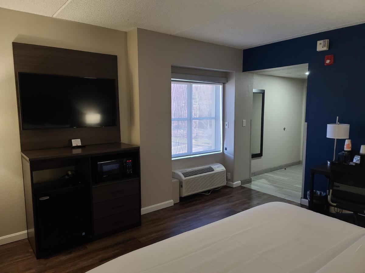 Comfort Inn Boston Милфорд Экстерьер фото