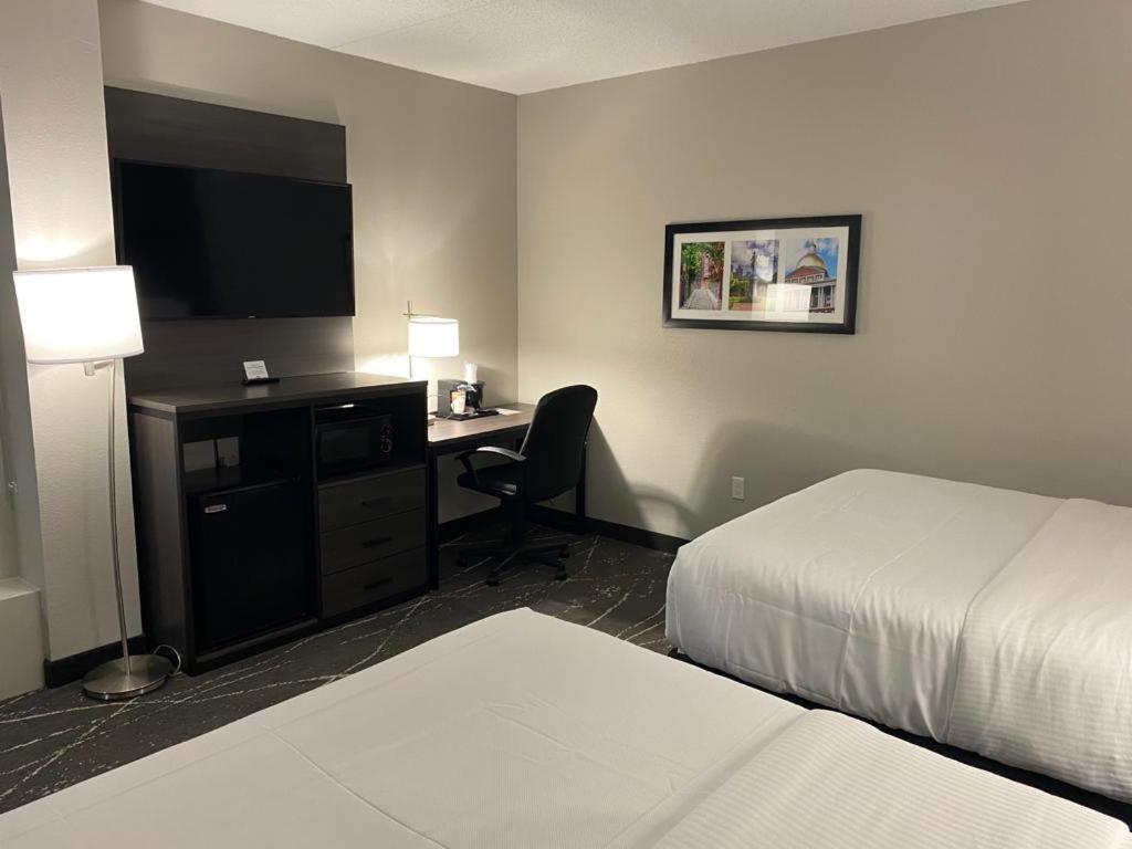 Comfort Inn Boston Милфорд Экстерьер фото