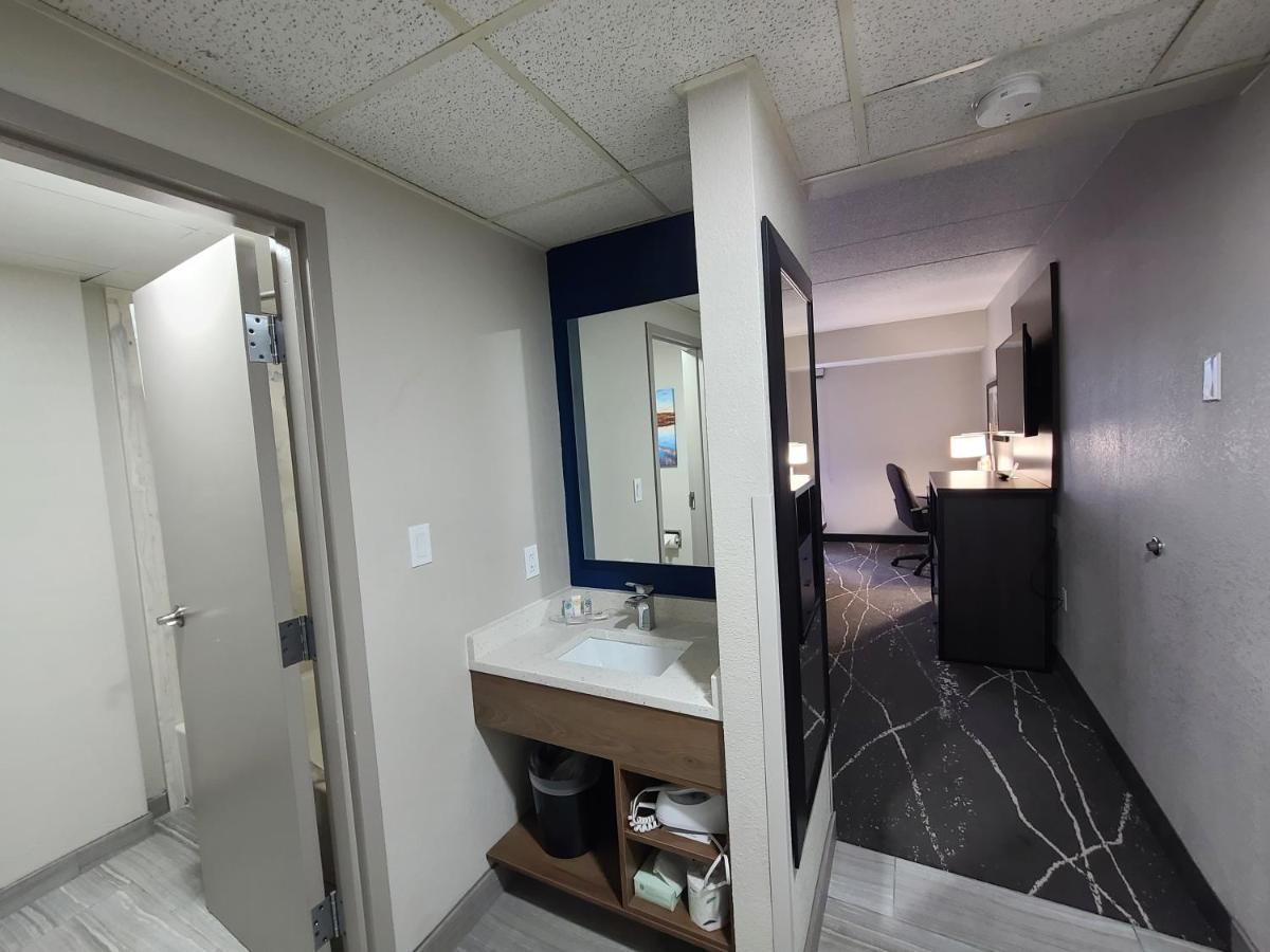 Comfort Inn Boston Милфорд Экстерьер фото